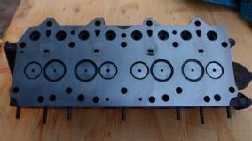 Land Rover Serie Zylinderkopf.jpg